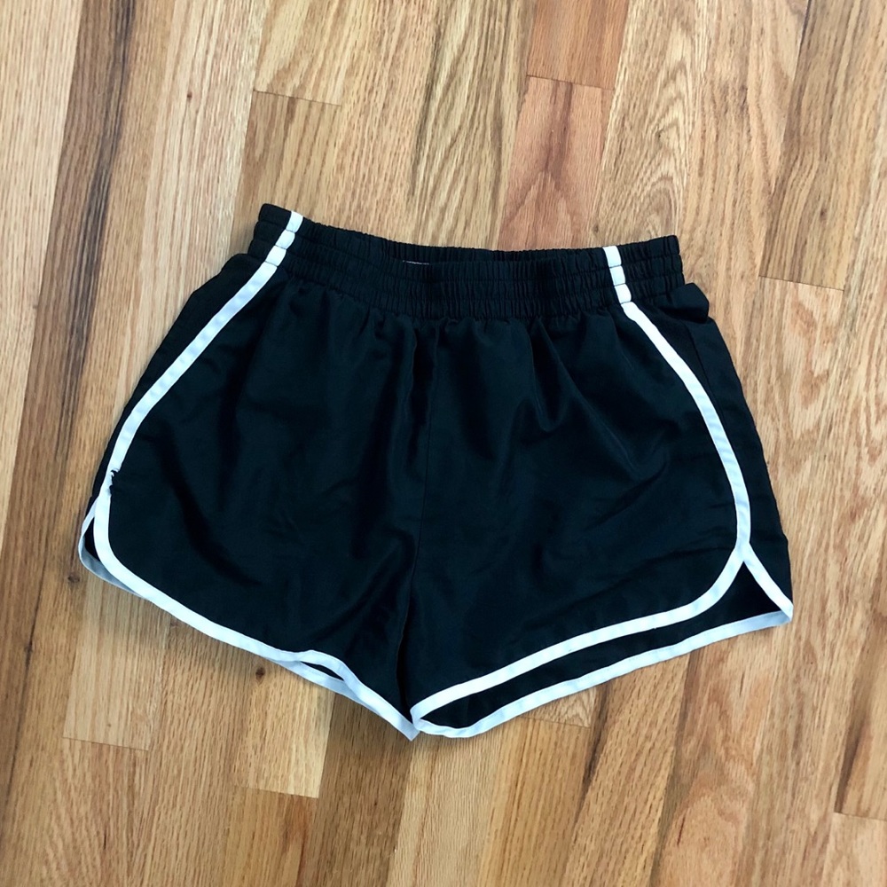 Black and white Champion shorts ✨